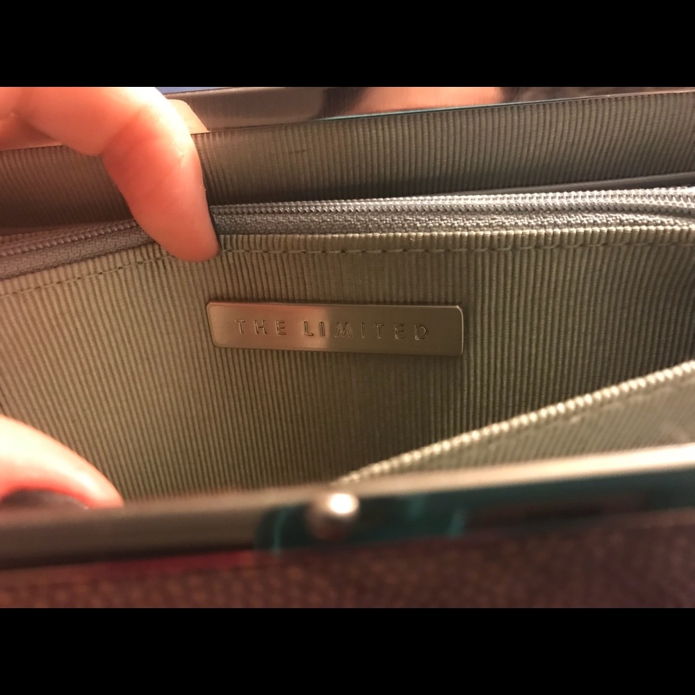 Clutch - Picture 2 of 5
